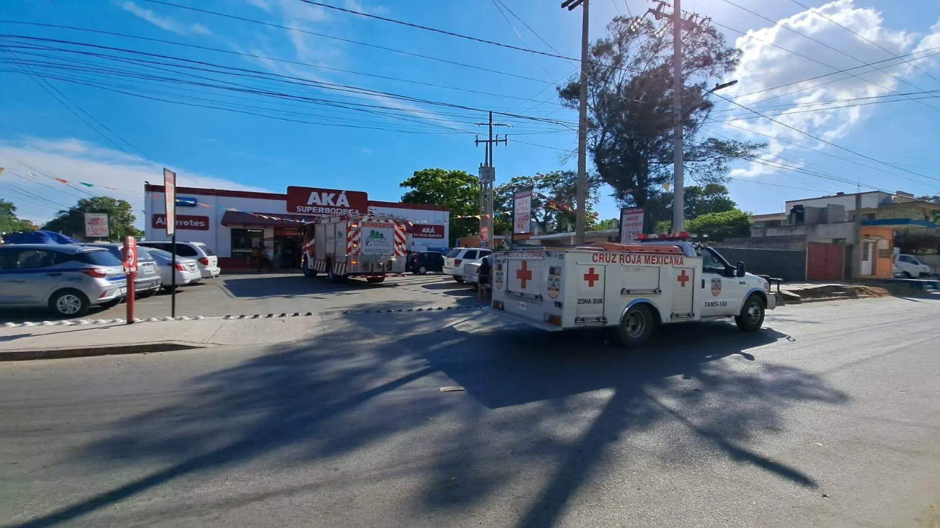 De forma sorpresiva un cilindro de gas LP de 10 kilogramos cayó en el parabrisas